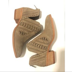 Vince Camuto Prasata Leather Booties